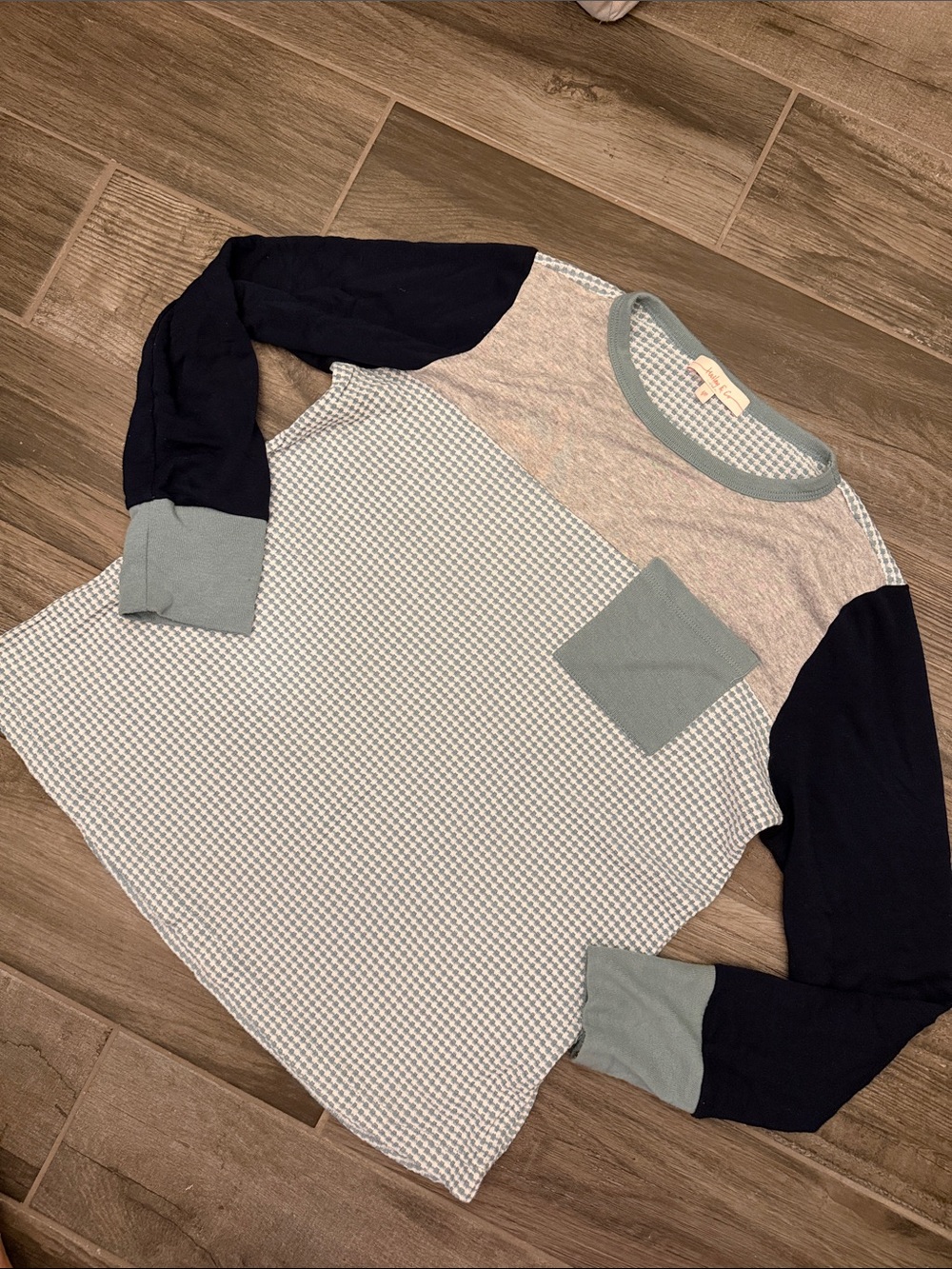 Colorblock Long Sleeve Pocket Tee in Navy and Light Gray